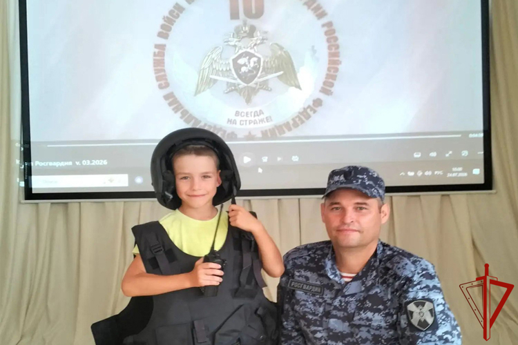 Росгвардейцы в Тюменской области знакомят детей со своей службой и напоминают о мерах безопасности