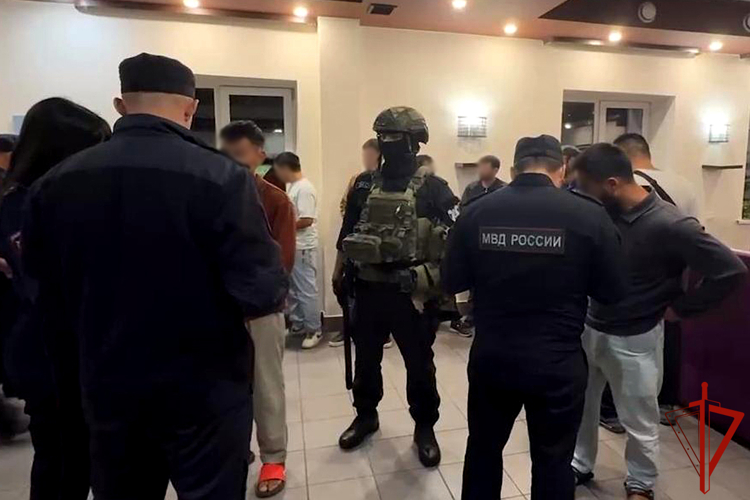 В Тюмени при участии спецназа Росгвардии задержано более 200 нарушителей миграционного законодательства