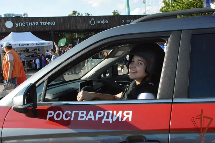 В Тюмени росгвардейцы организовали масштабную праздничную программу в честь Дня офицера России