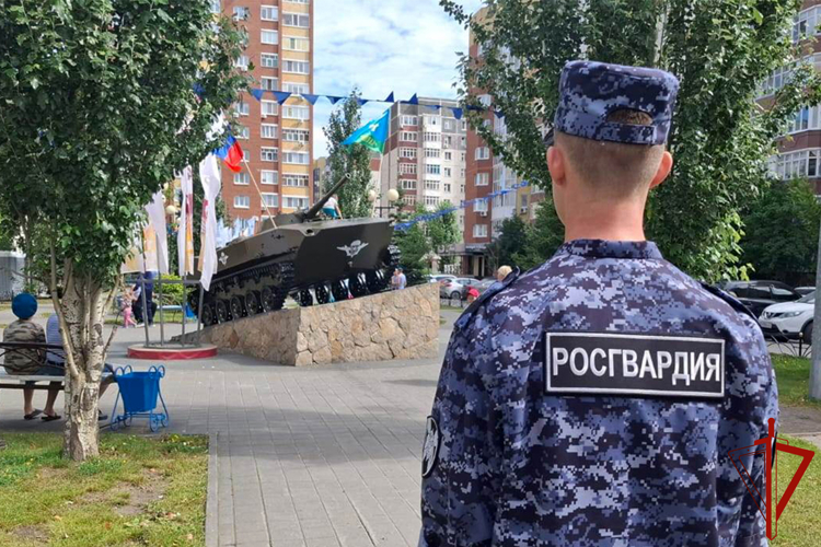 Росгвардейцы обеспечили безопасность празднования Дня воздушно-десантных войск в Тюменской области