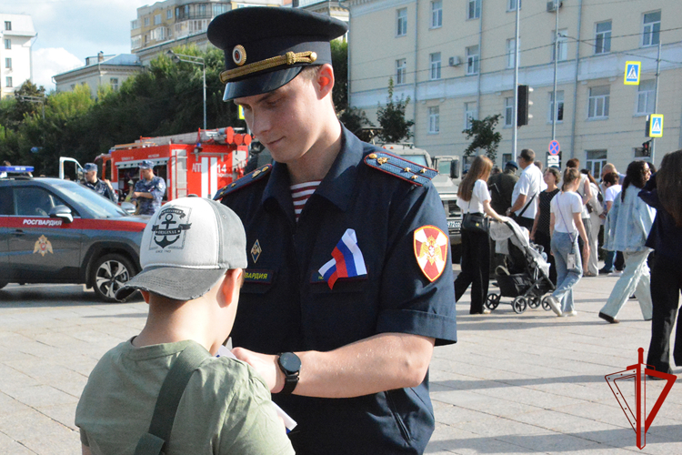 В День Государственного флага росгвардейцы провели мероприятия в Тюменской области