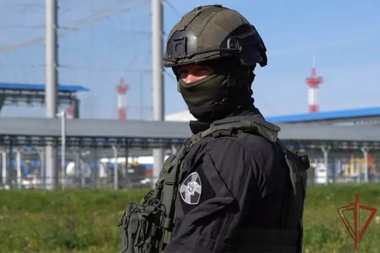 При силовой поддержке ОМОН Росгвардии в Тюмени задержаны подозреваемые в мошенничестве в особо крупном размере (видео)