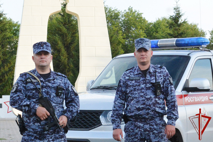 В Тюменской области росгвардейцы задержали подозреваемого в незаконном хранении наркотиков в крупном размере