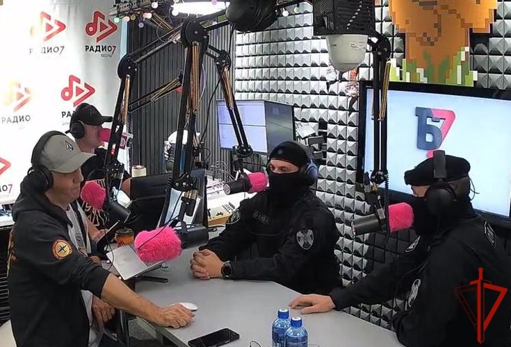 В эфире популярной тюменской радиостанции медиахолдинга «Семерка» прошел тематический День ОМОН