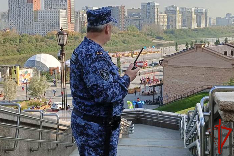 Росгвардейцы в Тюменской области обеспечили безопасность Всероссийского дня бега «Кросс нации»
