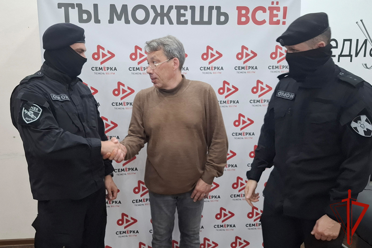 В эфире популярной тюменской радиостанции медиахолдинга «Семерка» прошел тематический День ОМОН