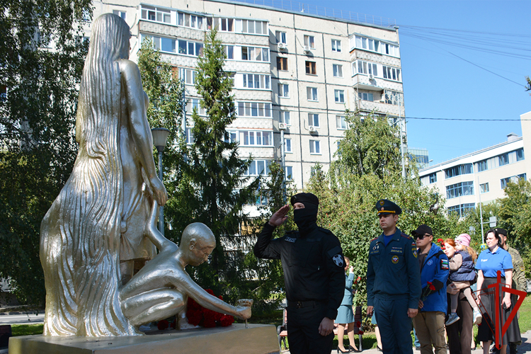 В Тюменской области росгвардейцы почтили память жертв терроризма