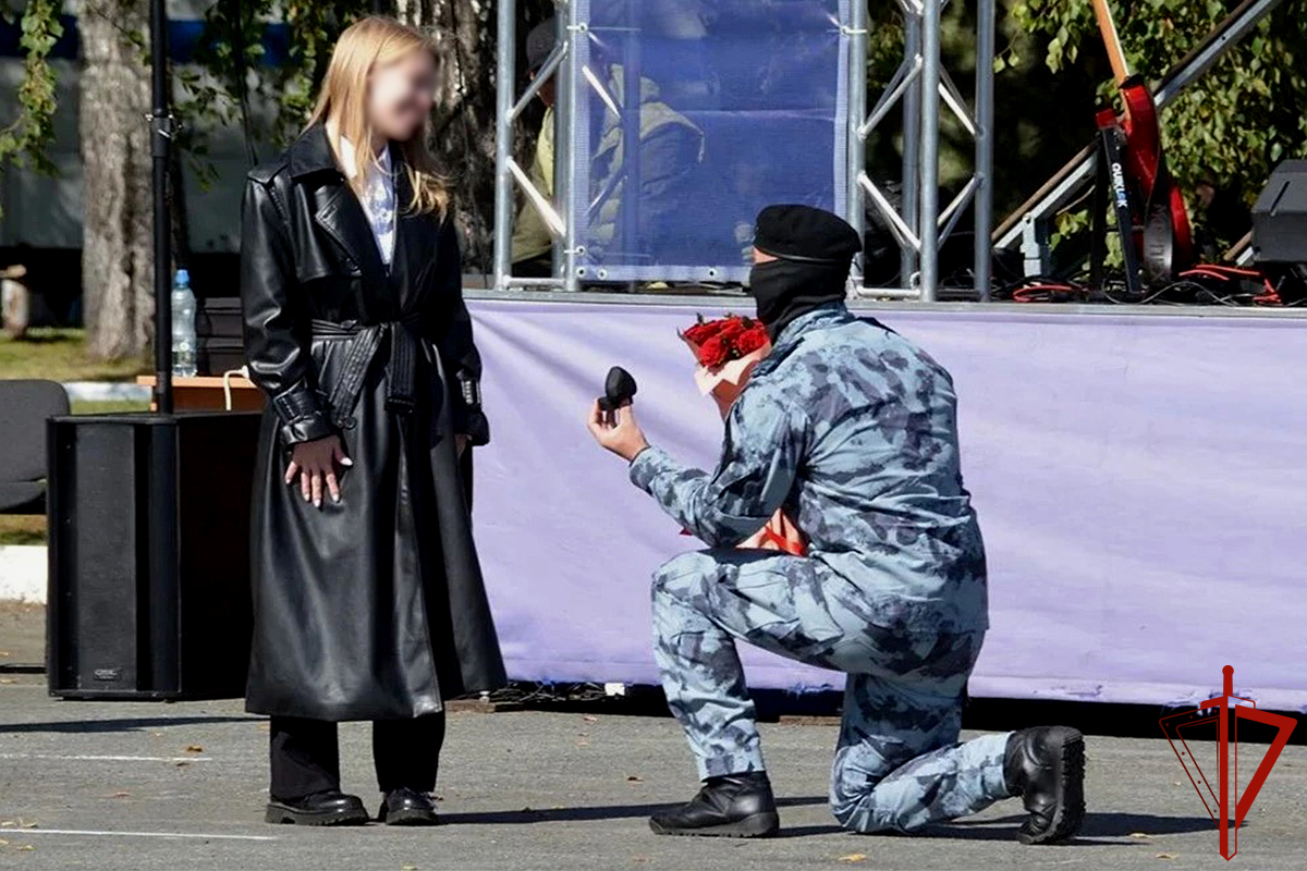 В Тюмени ОМОН соединил влюбленные сердца