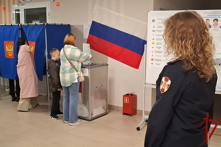 В Тюменской области росгвардейцы обеспечили безопасность Единого дня голосования