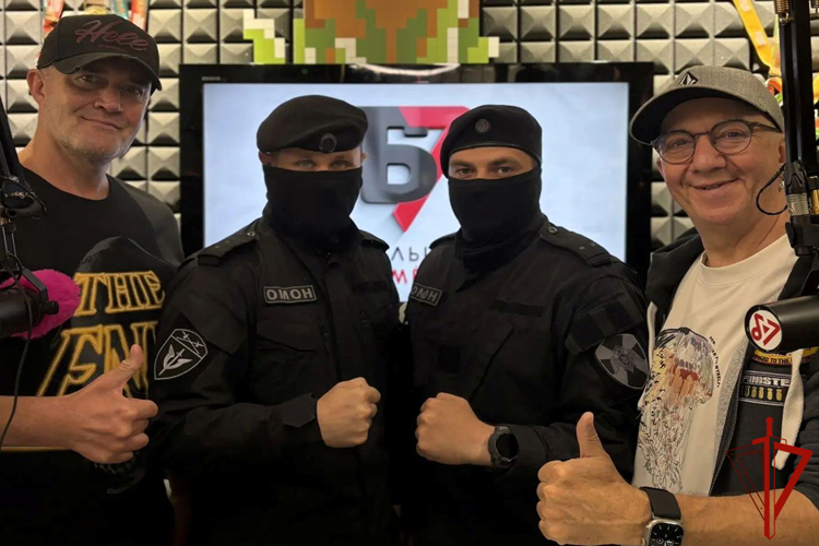 В эфире популярной тюменской радиостанции медиахолдинга «Семерка» прошел тематический День ОМОН