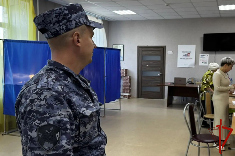 В Тюменской области росгвардейцы обеспечили безопасность Единого дня голосования