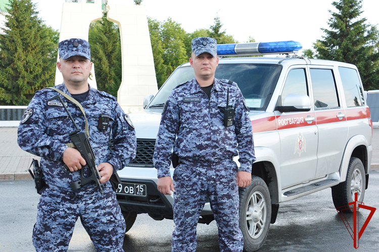 Росгвардейцы задержали подозреваемого в незаконном хранении наркотиков в Тюменской области