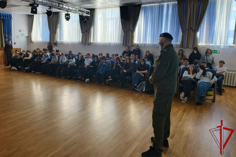 В Тюменской области росгвардейцы проводят патриотические и профориентационные мероприятия для подрастающего поколения