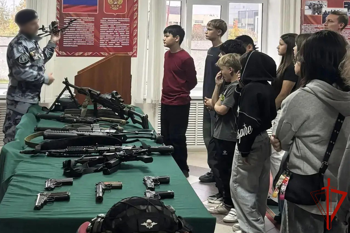 В Тюменской области росгвардейцы проводят патриотические и профориентационные мероприятия для подрастающего поколения