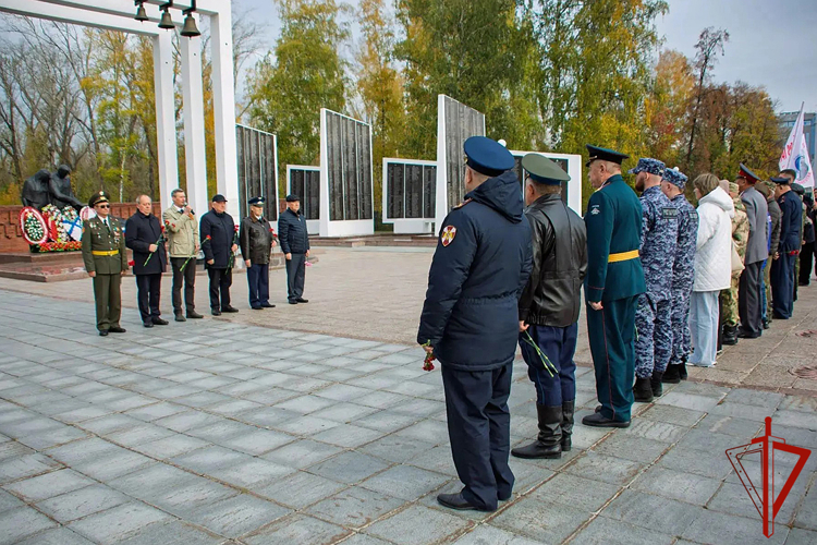 Росгвардейцы в Тюмени стали участниками патриотического автопробега