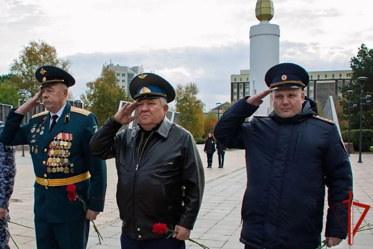 Росгвардейцы в Тюмени стали участниками патриотического автопробега