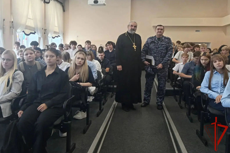 Росгвардейцы в Тюменской области провели уроки антитеррористической безопасности для школьников