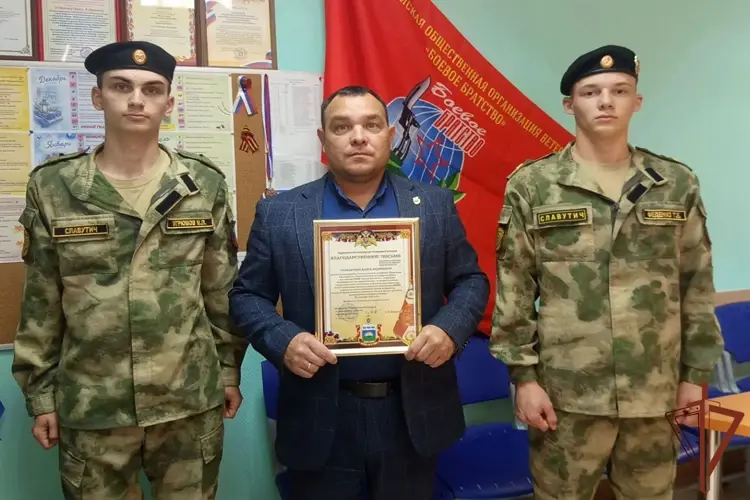 Память сотрудника ОМОН, погибшего при исполнении служебного долга в 2002 году, увековечена в Тюменской области