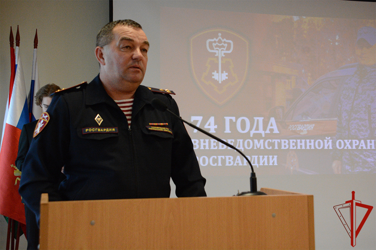 В Тюменской области поздравили сотрудников и ветеранов вневедомственной охраны Росгвардии с 74-летием службы